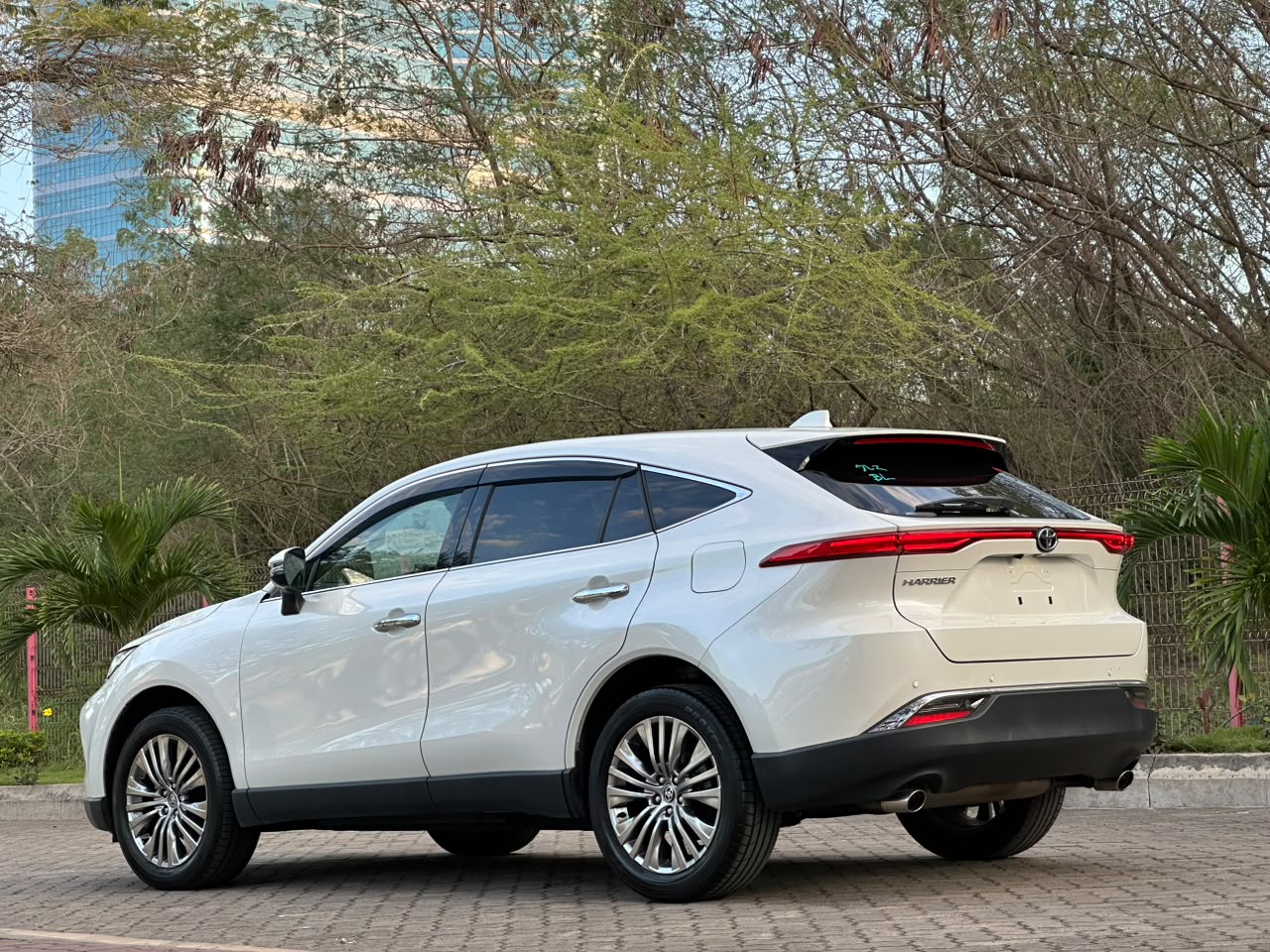 Toyota Harrier thumbnail 10